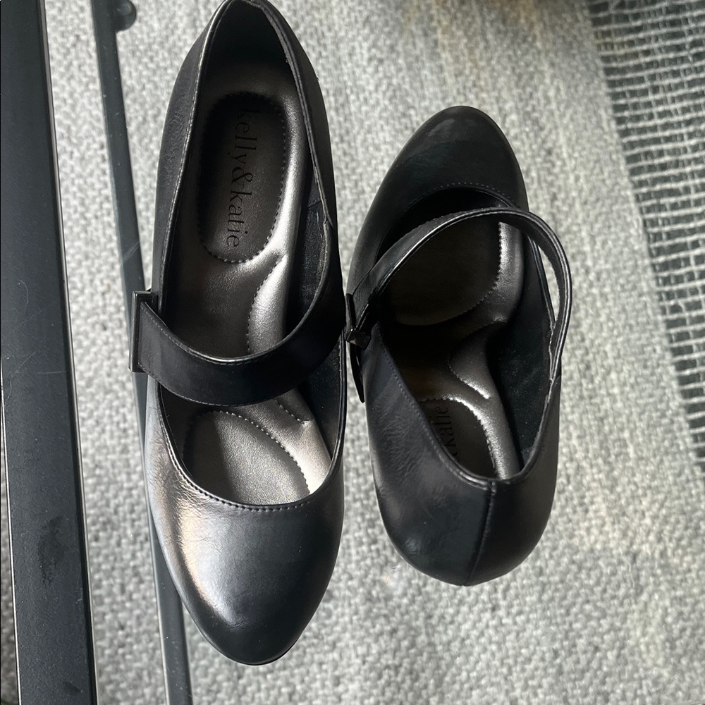 Kelly & Katie Classic Black heel